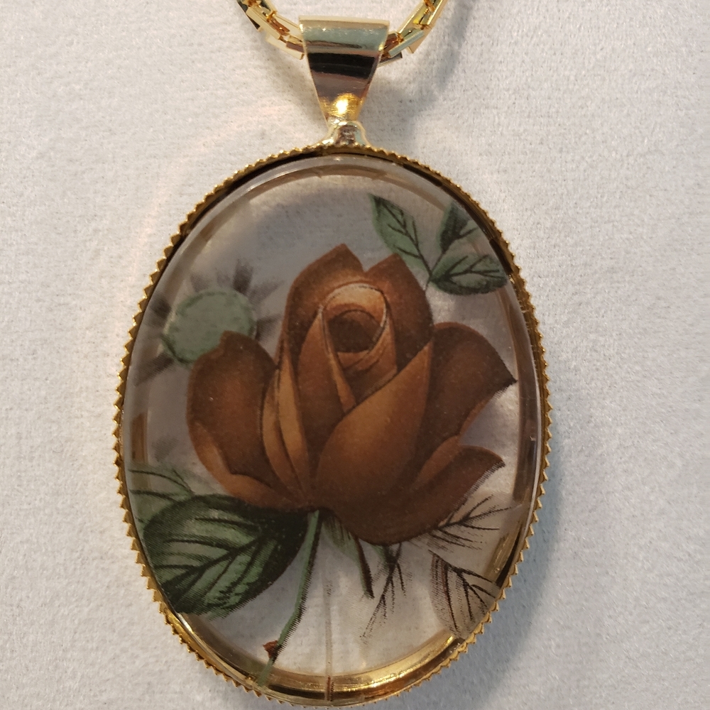 Vintage Flower Pendant Necklace